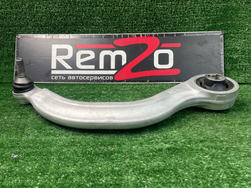 Рычаг передний левый Model 3