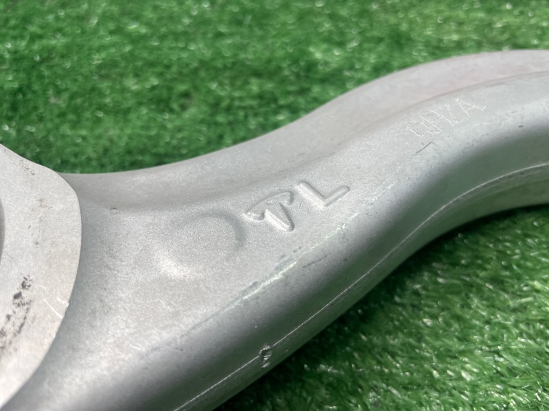 Рычаг передний левый Model 3