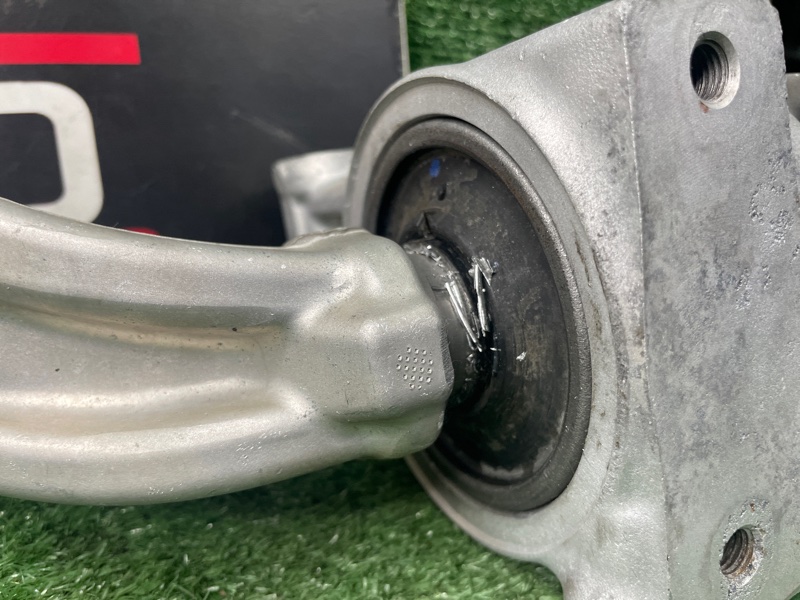 Рычаг передний левый M37