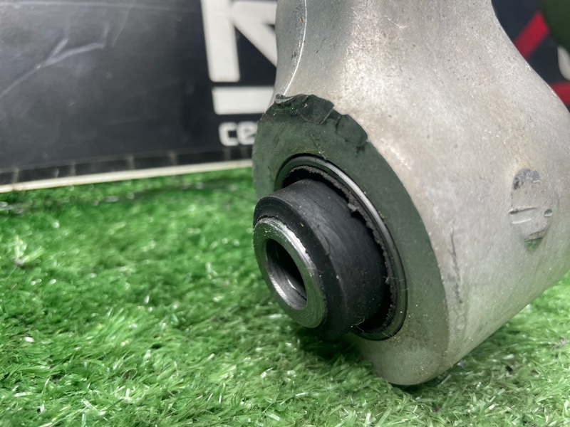 Рычаг передний левый M37