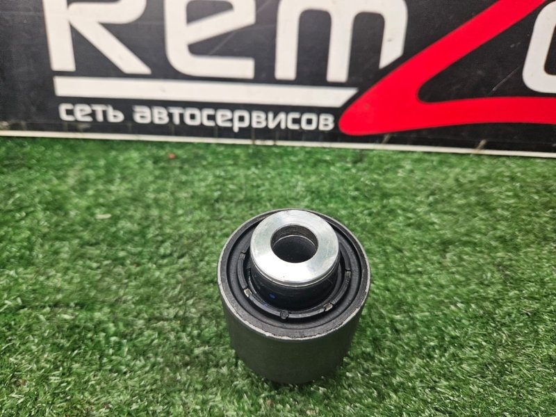 Сайлентблок Peugeot 3008 9816865590 новая
