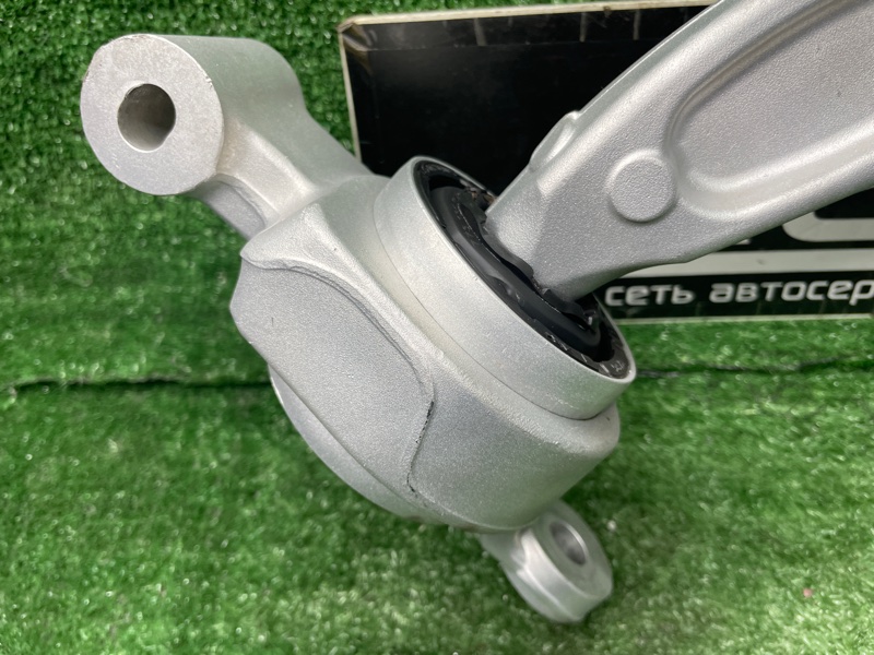 Рычаг подвески нижний передний правый L9