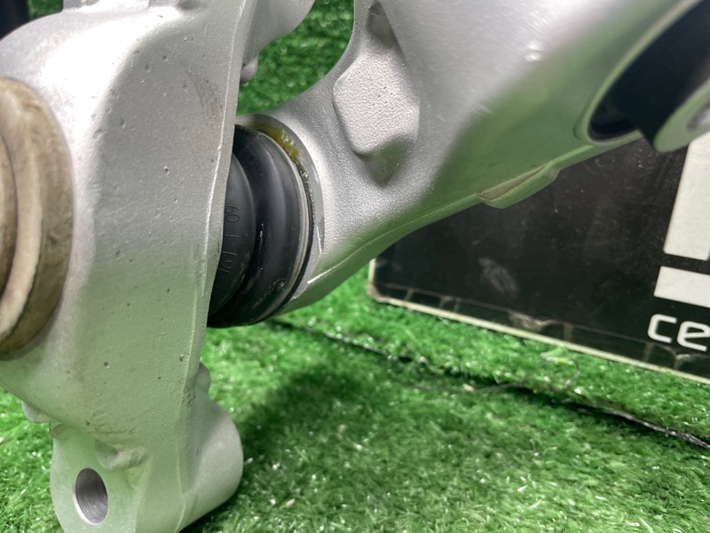 Рычаг подвески нижний передний правый L9