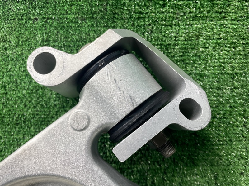 Рычаг подвески нижний передний правый L9