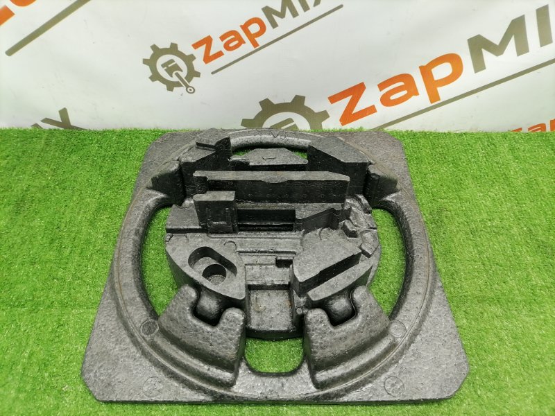 Крепление домкрата Ford Focus 2009 Хэтчбек SHDA 1705551 контрактная