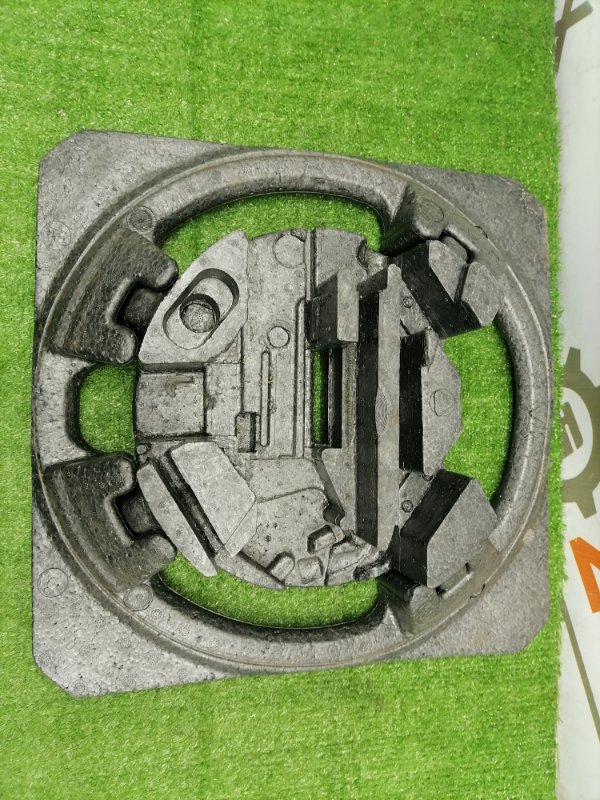 Крепление домкрата Focus 2009 Хэтчбек SHDA