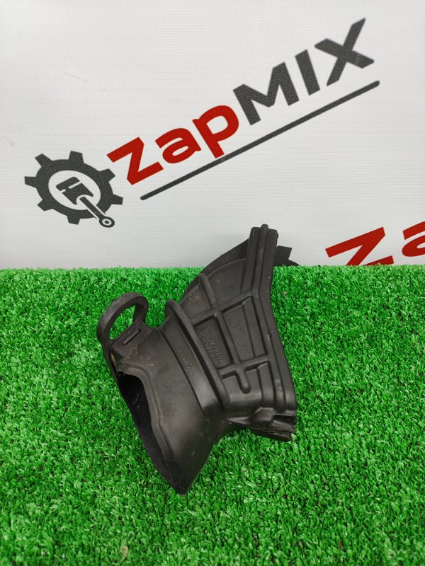 Патрубок воздушного фильтра Ford Focus CB8 PNDA