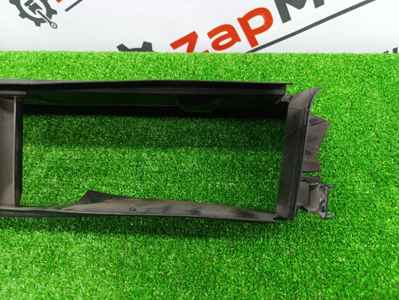 Дефлектор радиатора Focus 2011 CB8 PNDA