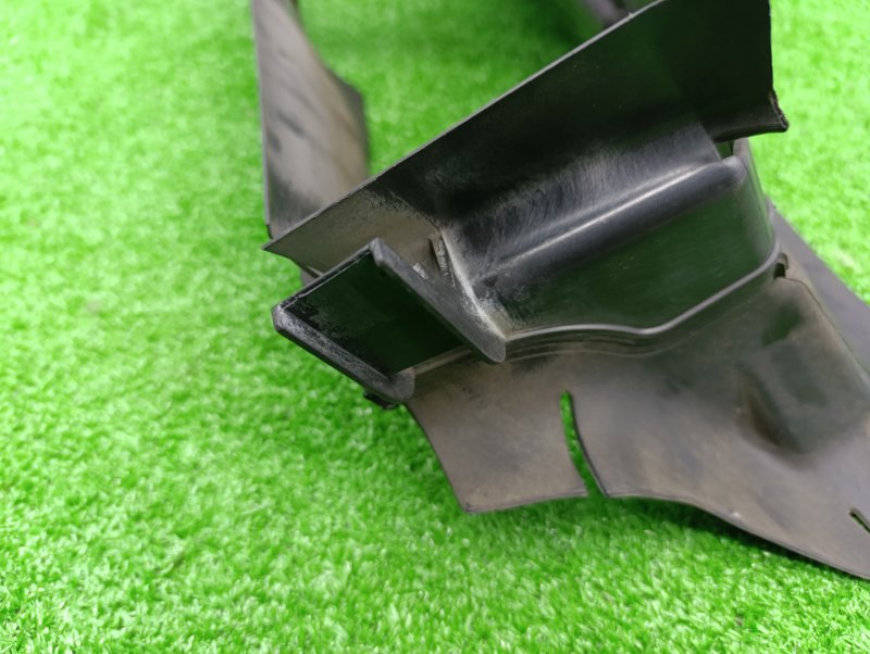 Дефлектор радиатора Focus 2011 CB8 PNDA