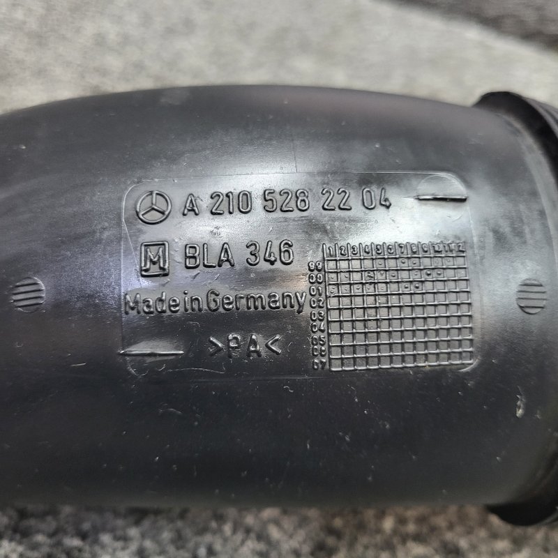 Патрубок воздушного фильтра E 2001 w210 om611.961
