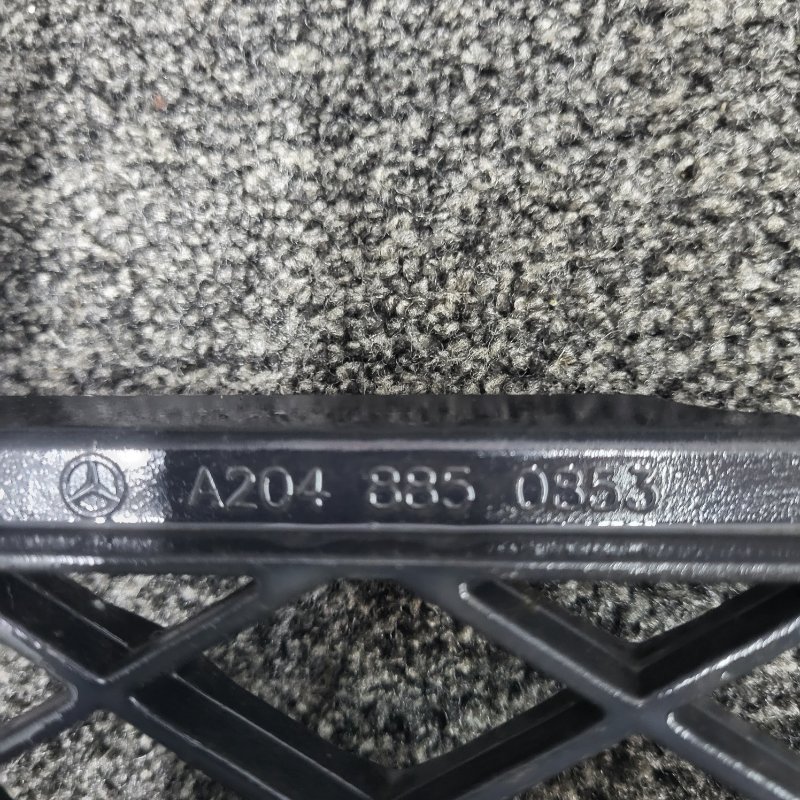 Решетка бампера передняя C 2011 w204 om651.911 Решетка бампера передняя C 2011 w204 om651.911