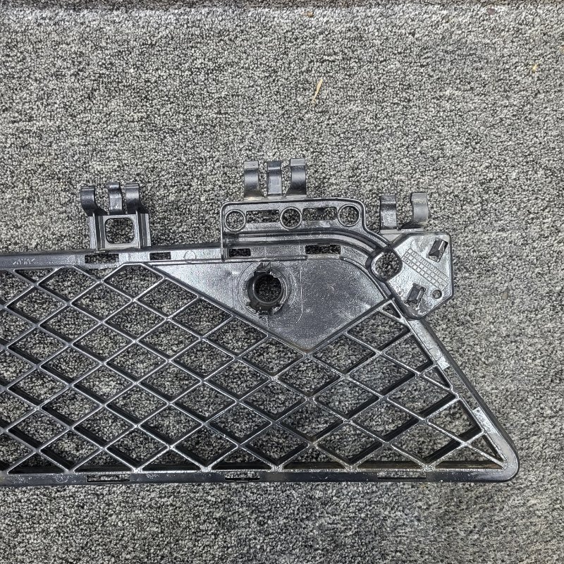 Решетка бампера передняя C 2011 w204 om651.911 Решетка бампера передняя C 2011 w204 om651.911