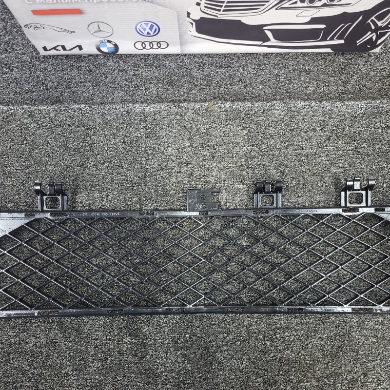 Решетка бампера передняя C 2011 w204 om651.911 Решетка бампера передняя C 2011 w204 om651.911