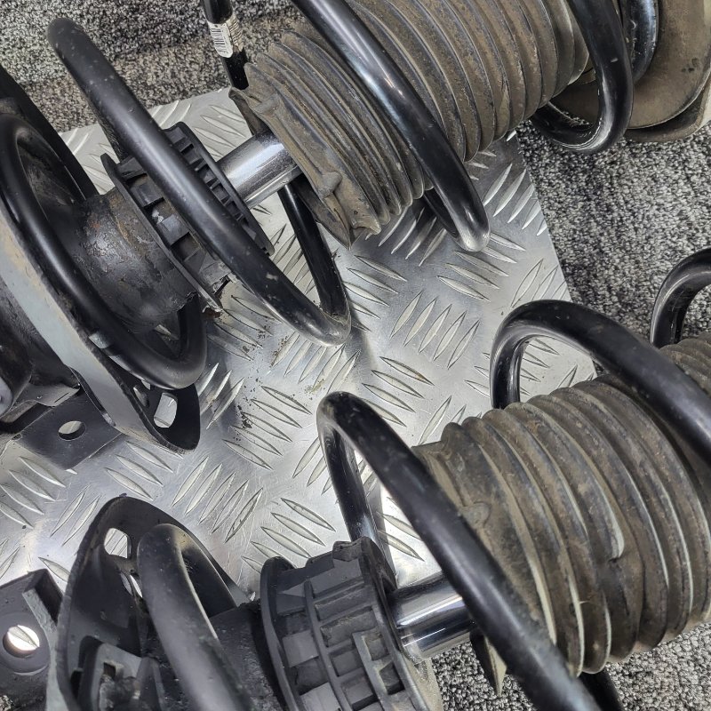 Стойки с пружинами в сборе передние cls 2016 218 om651.924