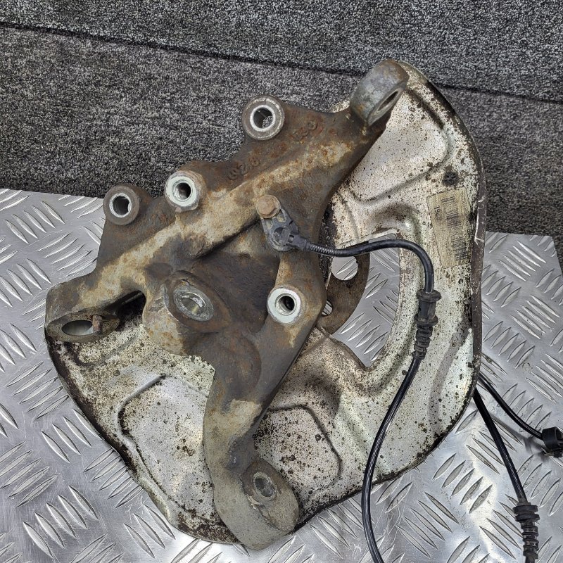 Кулак цапфа передний левый cls 2016 218 om651.924