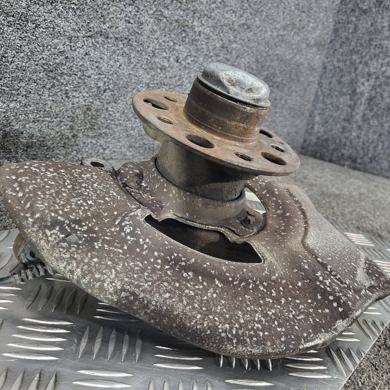 Кулак цапфа передний левый cls 2016 218 om651.924