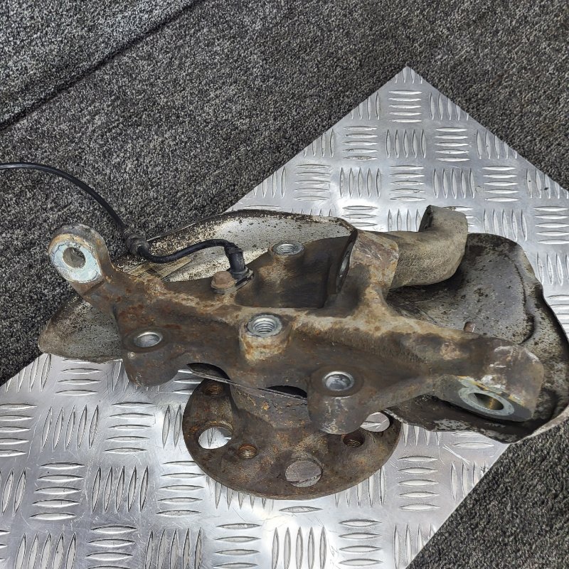 Кулак цапфа передний левый cls 2016 218 om651.924