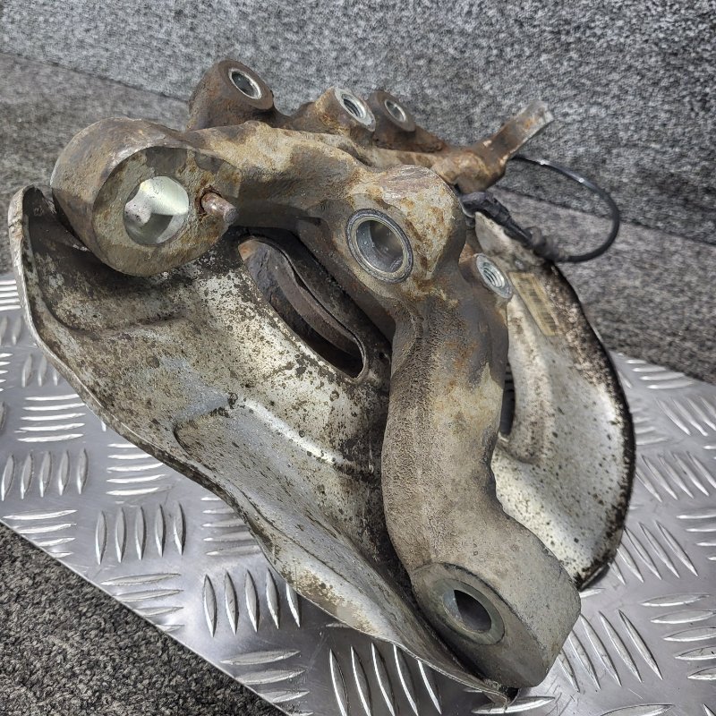 Кулак цапфа передний левый cls 2016 218 om651.924