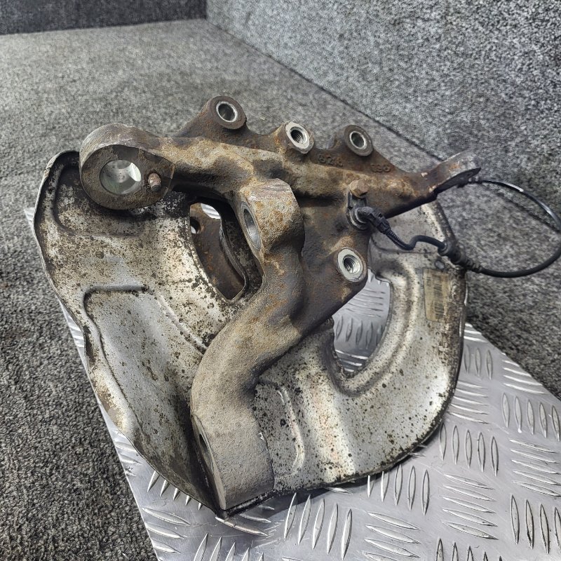 Кулак цапфа передний левый cls 2016 218 om651.924