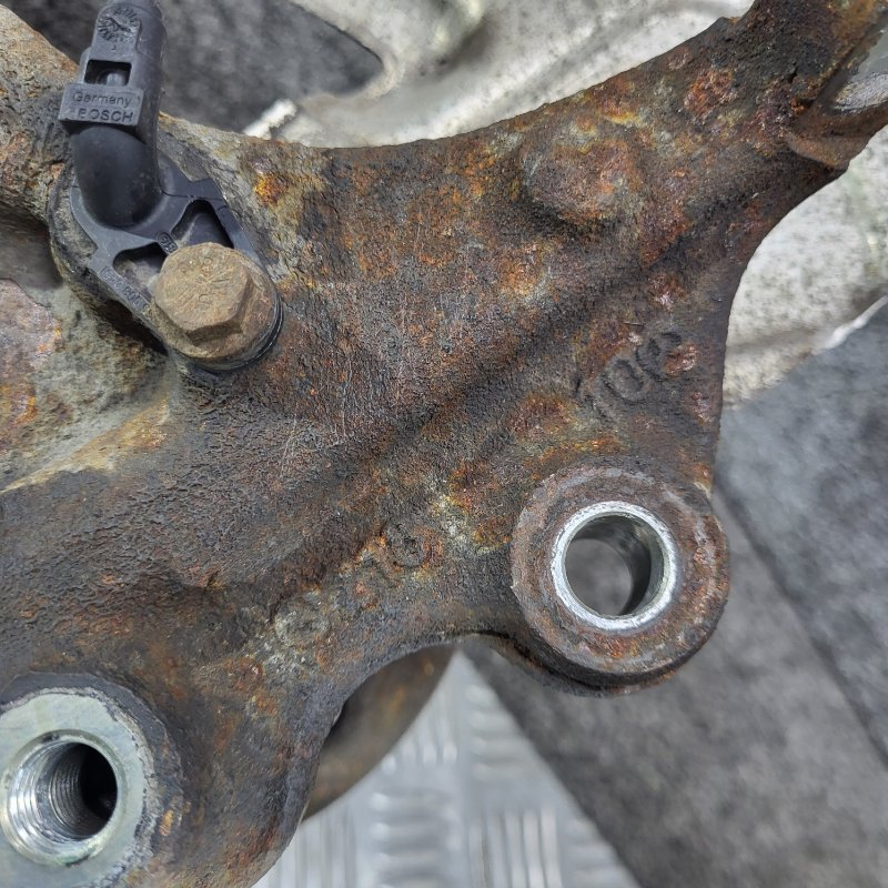 Кулак цапфа передний правый cls 2016 218 om651.924