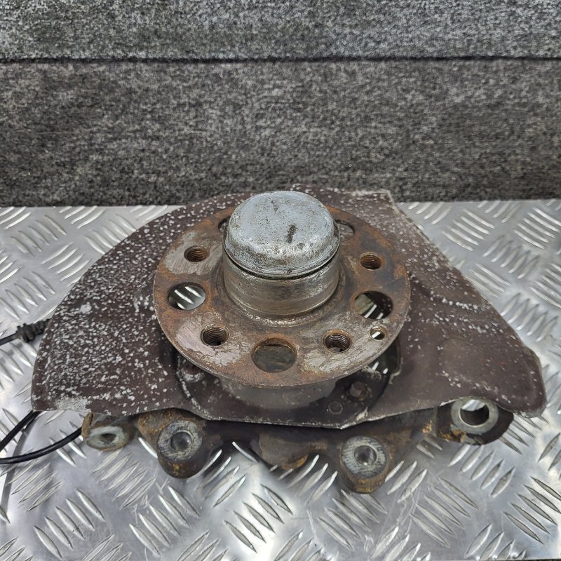 Кулак цапфа передний правый cls 2016 218 om651.924