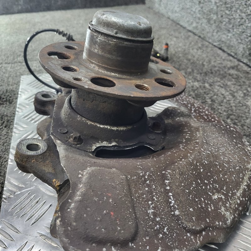 Кулак цапфа передний правый cls 2016 218 om651.924