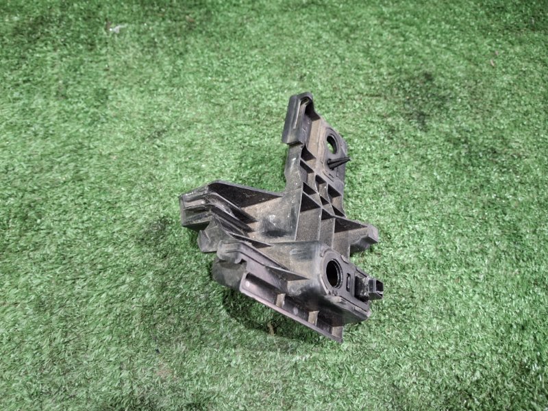 Крепление бампера заднее правое Subaru FORESTER SKE FB20W Крепление бампера заднее правое Subaru FORESTER SKE FB20W