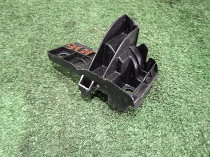 Крепление бампера заднее правое FORESTER 2018 SKE FB20W Крепление бампера заднее правое FORESTER 2018 SKE FB20W