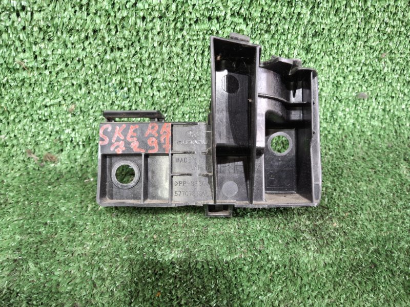 Крепление бампера заднее правое FORESTER 2018 SKE FB20W Крепление бампера заднее правое FORESTER 2018 SKE FB20W