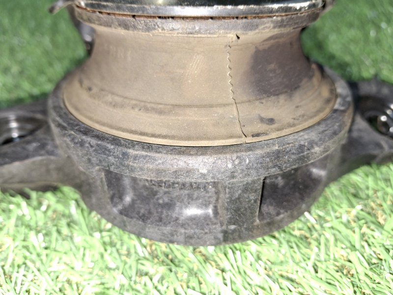 Подушка двигателя правая SUBARU FORESTER SK9 FB25C Подушка двигателя правая SUBARU FORESTER SK9 FB25C