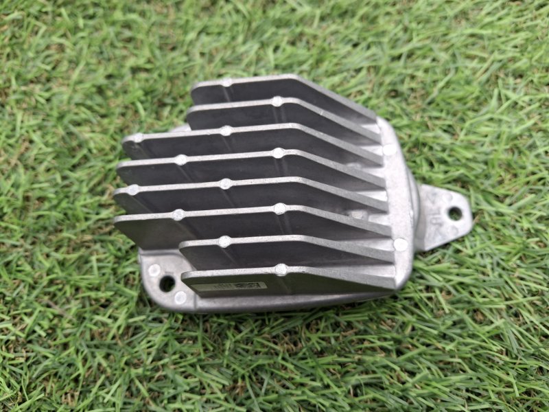 Лампа светодиодная VOLVO XC40 2019 XB420 B4204T47 90122311 контрактная