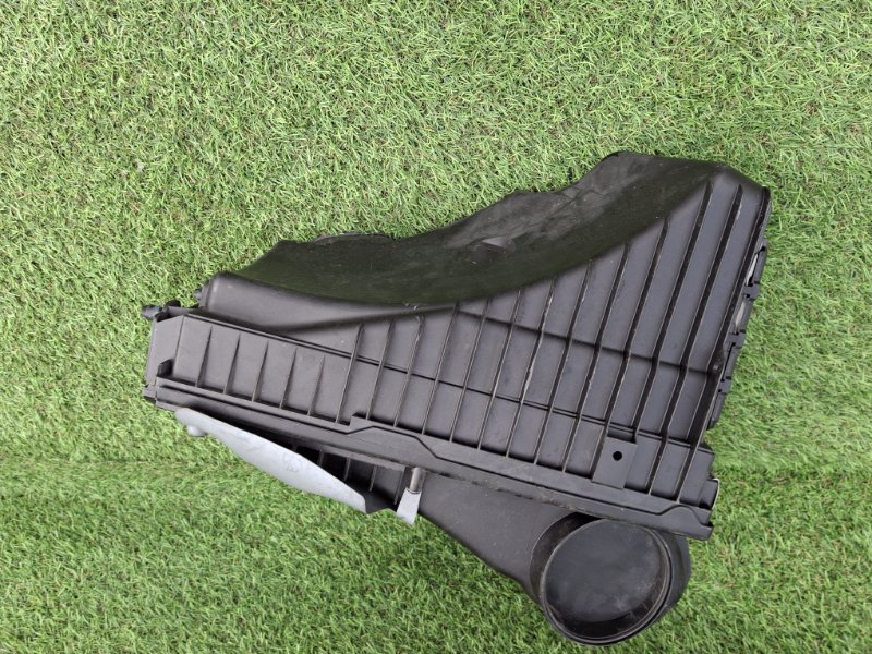 Корпус воздушного фильтра левый CAYENNE 2008 957 M48.01