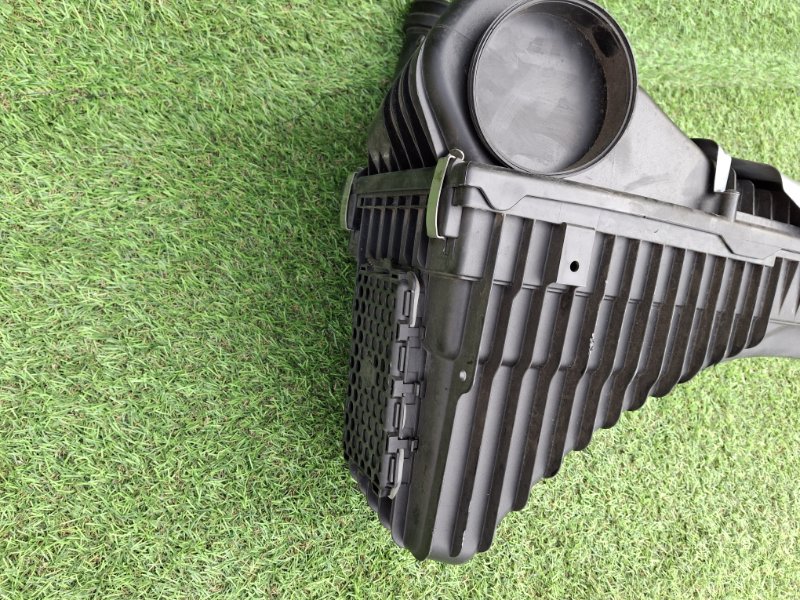 Корпус воздушного фильтра левый CAYENNE 2008 957 M48.01