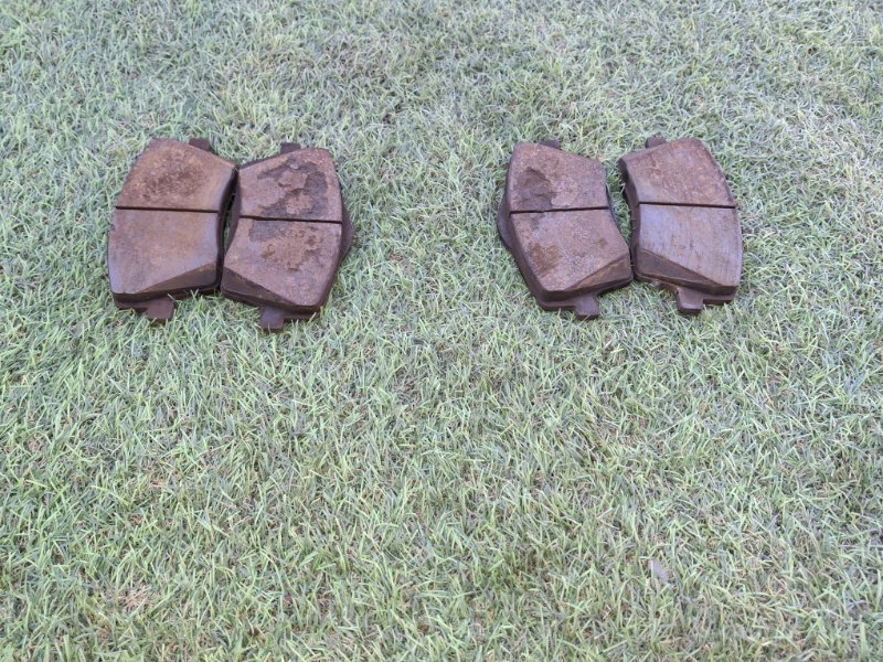 Колодки тормозные передние XC40 2019 XB420 B4204T47