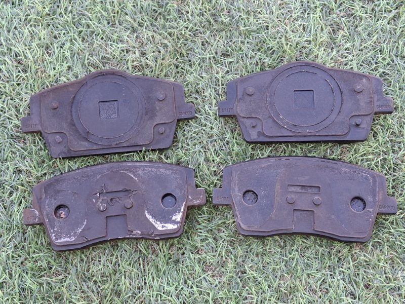 Колодки тормозные передние XC40 2019 XB420 B4204T47