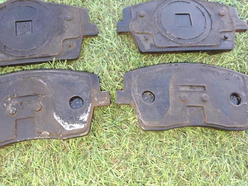 Колодки тормозные передние XC40 2019 XB420 B4204T47