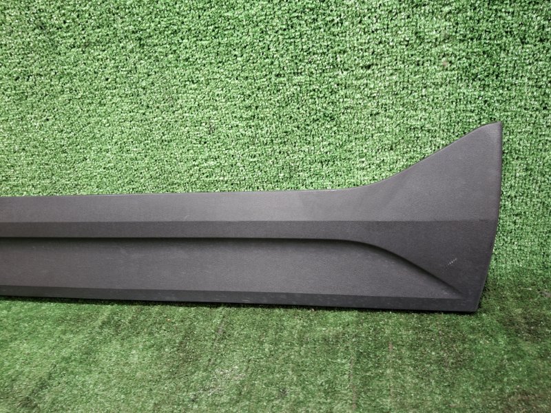 Молдинг двери передний правый VOLVO XC40 XB420 B4204T47