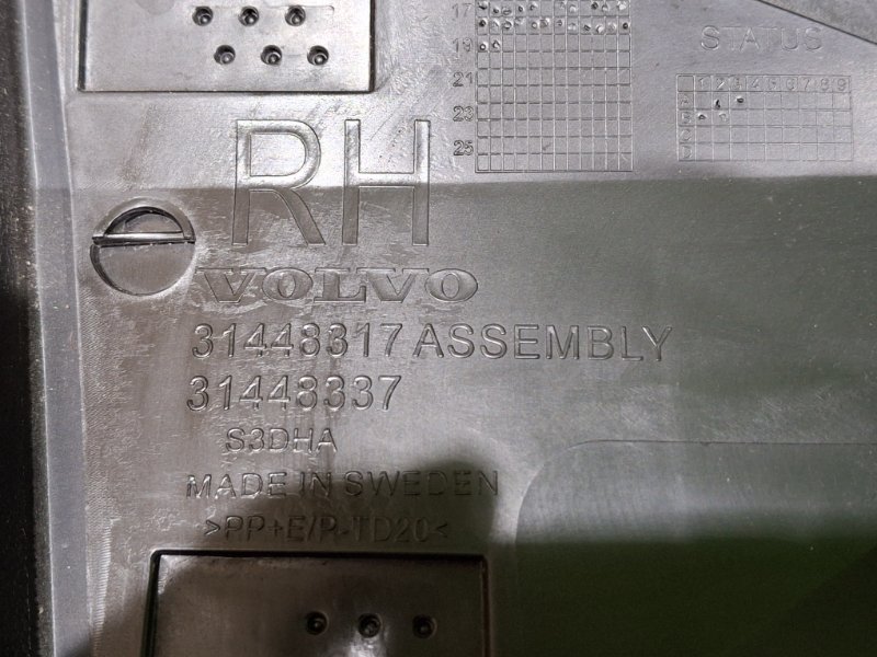 Молдинг двери передний правый XC40 2019 XB420 B4204T47