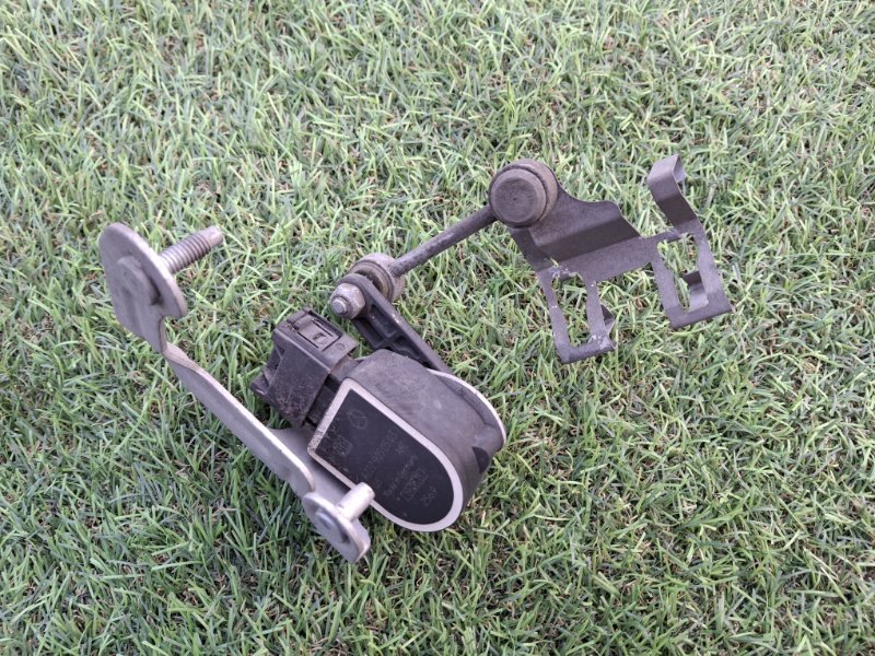 Датчик высоты дорожного просвета C-CLASS 2015 205.242 274920