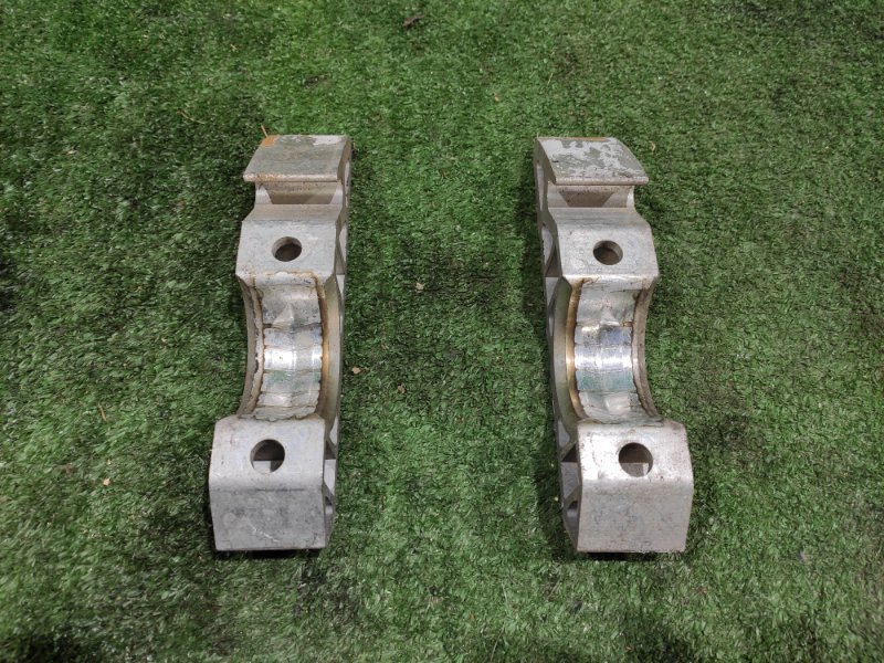 Кронштейн переднего стабилизатора PORSCHE CAYENNE 2008 957 M48.01 7L0411063B контрактная