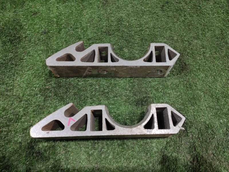 Кронштейн переднего стабилизатора CAYENNE 2008 957 M48.01