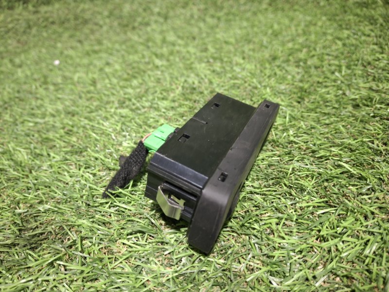 Кнопка открывания багажника VOLVO XC40 XB420 B4204T47