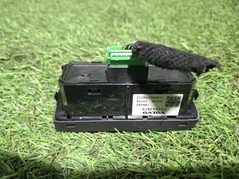 Кнопка открывания багажника XC40 2019 XB420 B4204T47