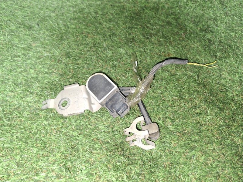 Датчик высоты дорожного просвета передний левый MERCEDES-BENZ C-CLASS 2015 205.242 274920 A2229050503 контрактная