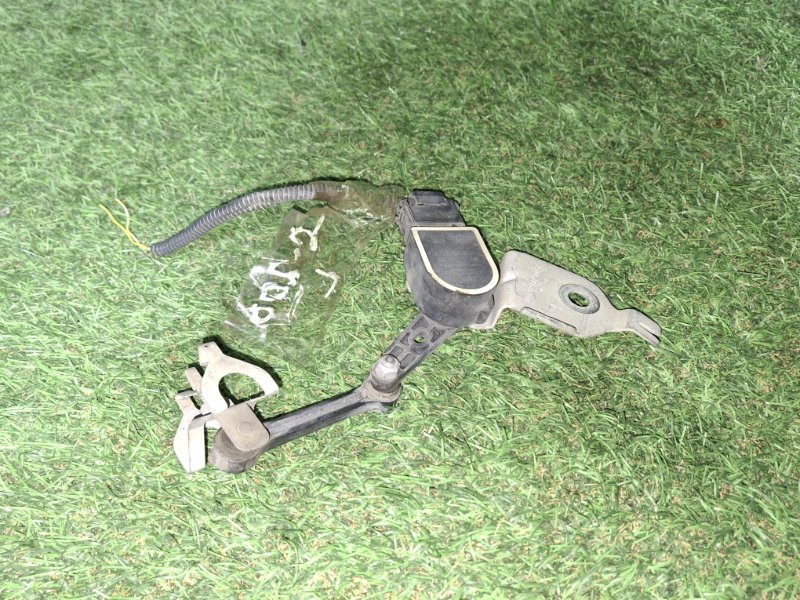 Датчик высоты дорожного просвета передний левый MERCEDES-BENZ C-CLASS 205.242 274920