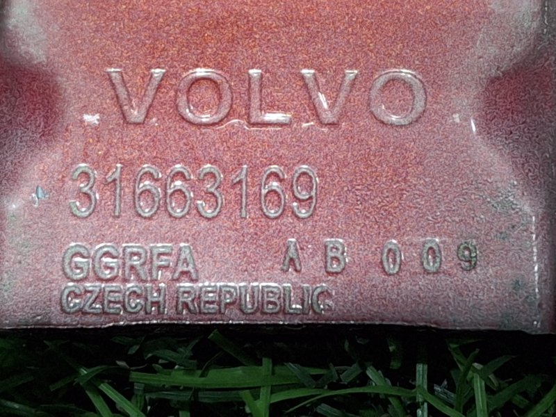 Петля двери XC40 2019 XB420 B4204T47