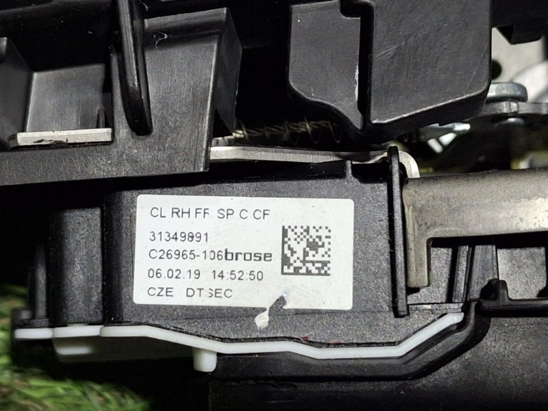 Замок боковой двери передний правый XC40 2019 XB420 B4204T47