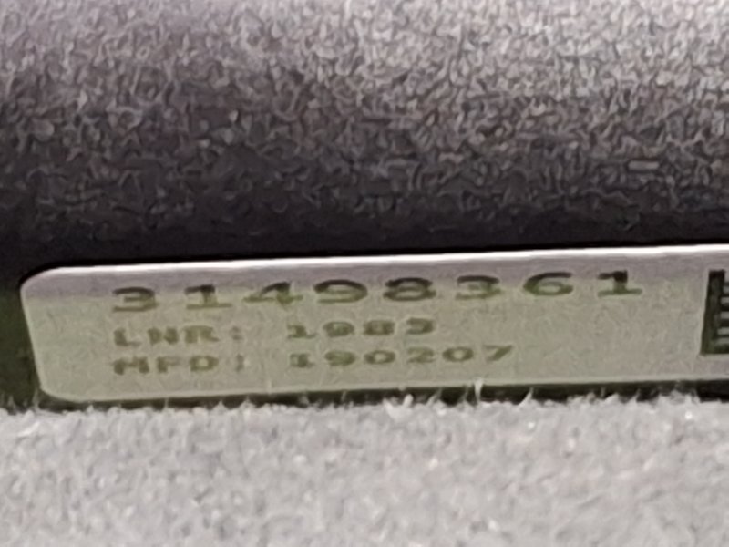 Подголовник сиденья передний XC40 2019 XB420 B4204T47