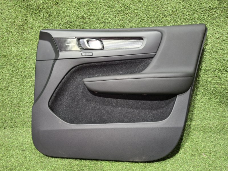 Обшивка двери передняя правая VOLVO XC40 2019 XB420 B4204T47 контрактная