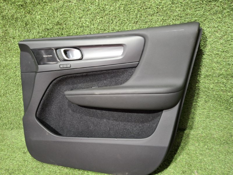 Обшивка двери передняя правая VOLVO XC40 XB420 B4204T47